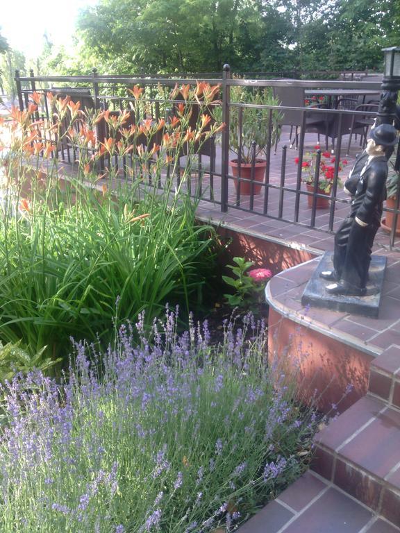 Stan Es Panzio Bed & Breakfast Balatonalmadi Exterior photo
