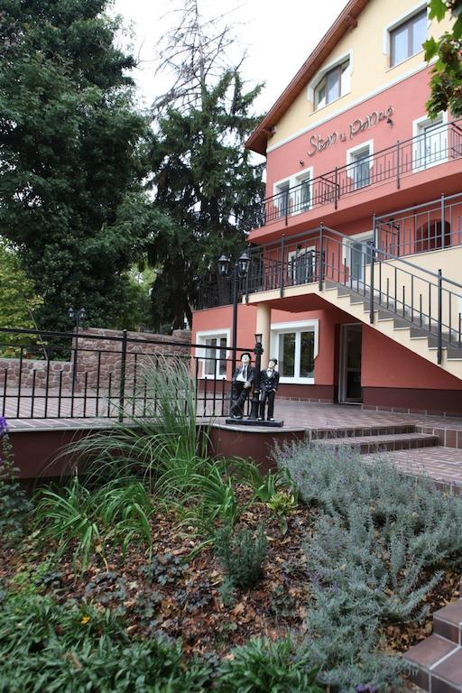 Stan Es Panzio Bed & Breakfast Balatonalmadi Exterior photo